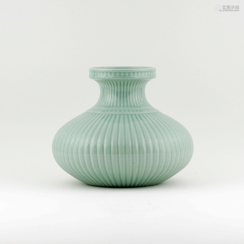 CHINESE DOUQING GLAZED RIBBED BODY VASE