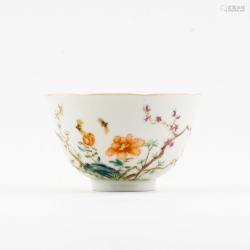 CHINESE FAMILLE ROSE FLORAL CUP