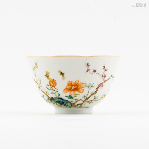 CHINESE FAMILLE ROSE FLORAL CUP