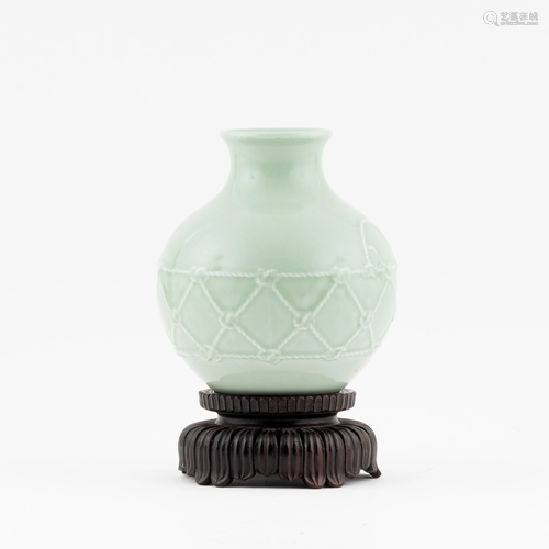 CHINESE DOUQING GLAZED WATER POT ON STAND