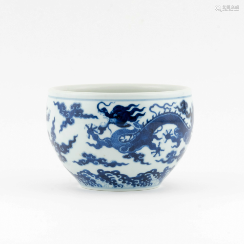 CHINESE BLUE & WHITE DRAGON JAR