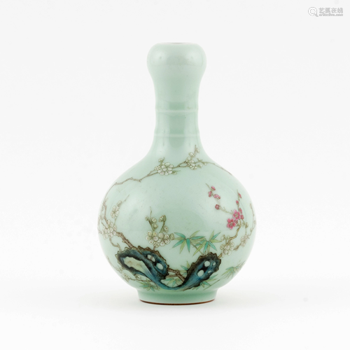 CHINESE FAMILLE ROSE REWARD VASE