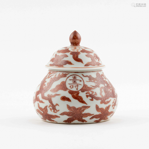 MING JIAJING RED DRAGON PEAR SHAPE LIDDED JAR