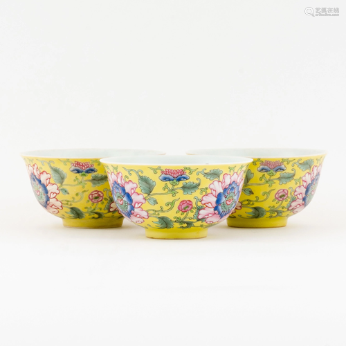 SET OF 3 PCS BAJIXIANG MOTIF ON YELLOW GROUND BOWLS