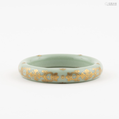 CHINESE GILT PAINTED JADE BANGLE