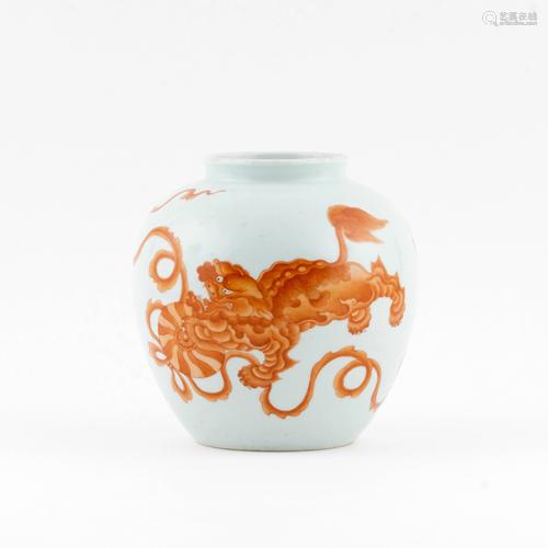 CHINESE RED UNDERGLAZED FU DOG MOTIF JAR