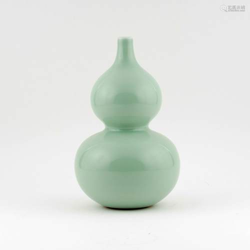 CHINESE DOUQING GLAZED DOUBLE GOURD VASE