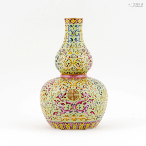 WRAPPED FLORAL ON YELLOW GROUND DOUBLE GOURD VASE