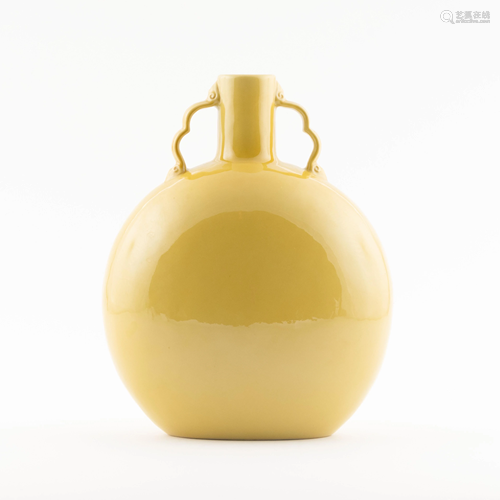 QING FAMILLE JAUNE MONOCHROME GARLIC MOON VASE