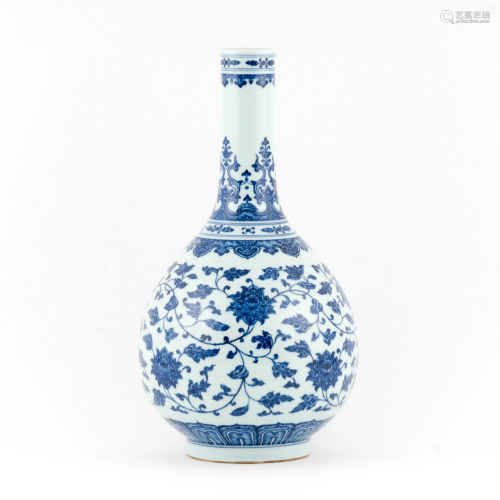 CHINESE BLUE & WHITE WRAPPED FLORAL MOTIF BOTTLE VASE