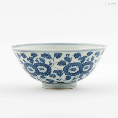 HONGZHI BLUE AND WHITE WRAPPED FLORAL BOWL