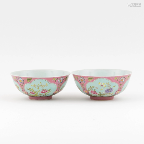 PAIR OF OPEN FACE FAMILLE ROSE FLORAL BLOOMS MOTIF