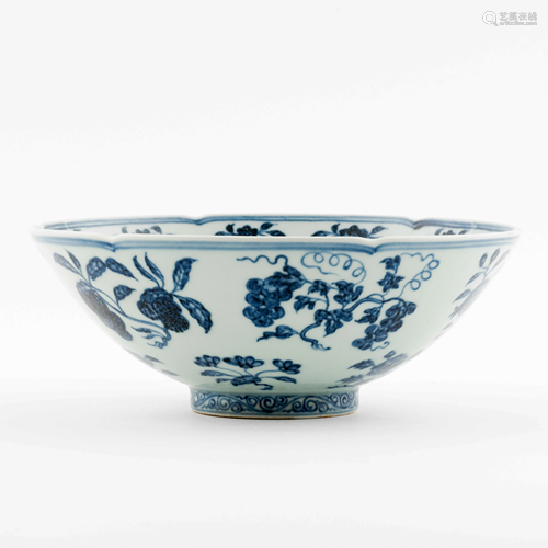 XUANDE BLUE AND WHITE FLORAL ARRANGEMENTS BOWL