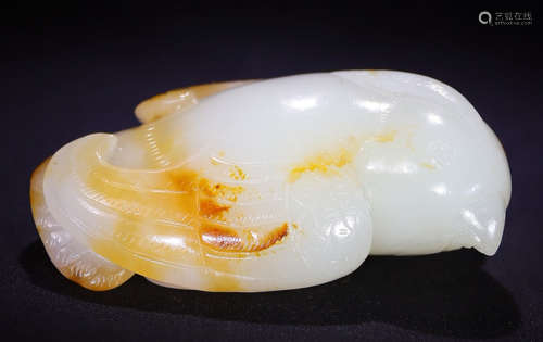 HETIAN JADE SEED CARVED BIRD