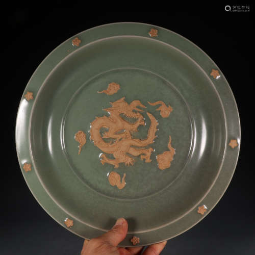 LONGQUAN PLATE WITH DRAGON PATTERN