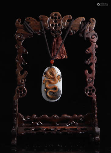 HETIAN JADE SEED CARVED DRAGON PATTERN PENDANT