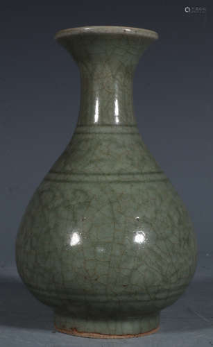 LONGQUAN GLAZE CRACK PATTERN VASE