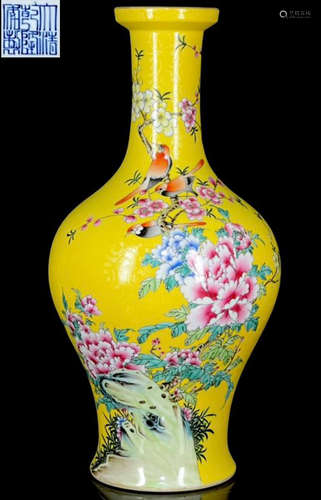 DAQINGQIANLONGNIANZHI MARK FAMILLE ROSE GLAZE VASE