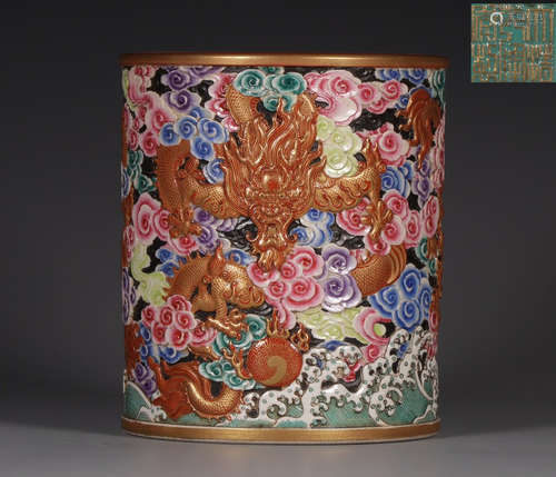 QIANLONG MARK FAMILLE ROSE GLAZE BRUSH POT