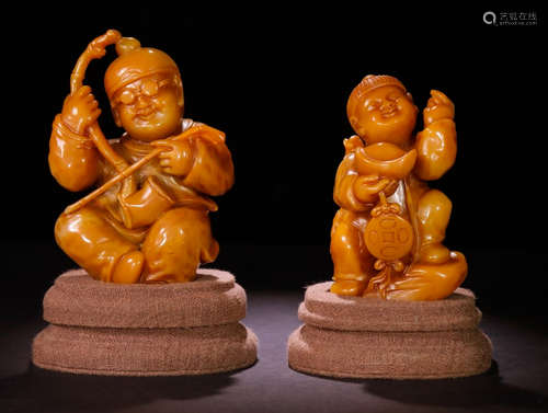 PAIR OF TIANHUANG STONE FIGURE PENDANT