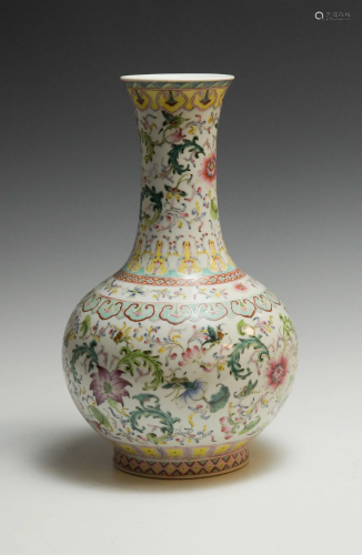 Chinese Porcelain Vase, 20th Century
