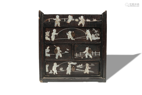 Chinese MOP Inlaid Lacquer Box, 16/17th Century