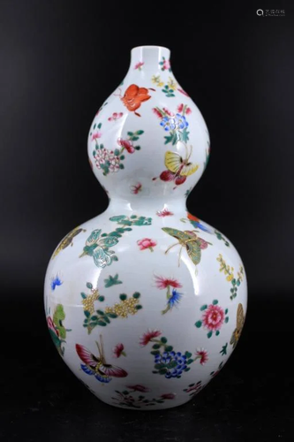 Qing Porcelain Famille Rose Butterfly Gourd Vase