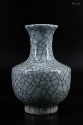 Small Song Porcelain Guanyao Vase