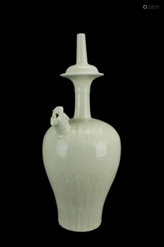 Chinese Song Porcelain DingYao Vase