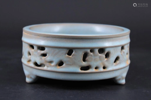 Chinese Song Porcelain Ruyao Tri-footed Brush Pot