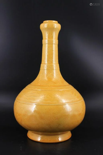 Large Qing Porcelain Yellow Dragon Glazed Vase