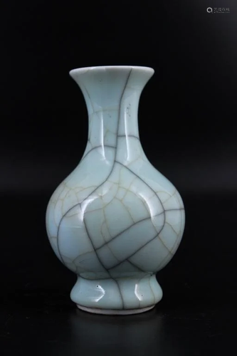 Song Porcelain GuanYao Vase