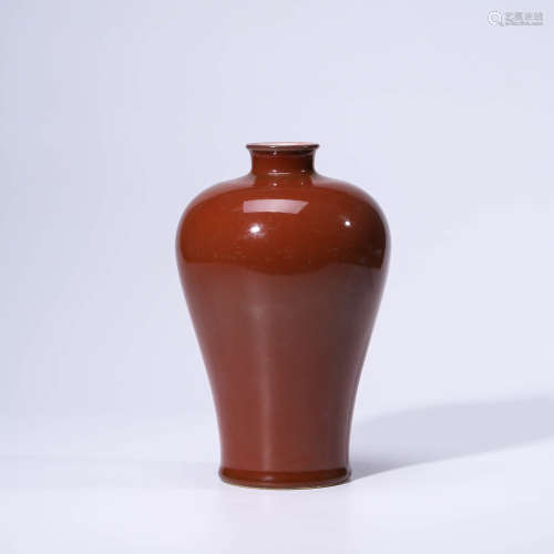 A CHINESE RED-GLAZED PORCELAIN VASE MEIPING MARKED QIAN LONG