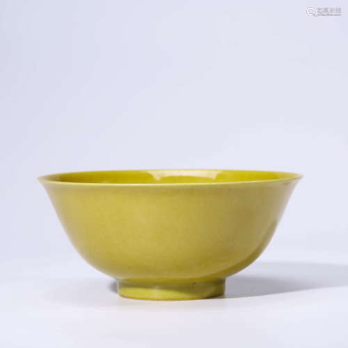 A CHINESE YELLOW- GLAZED PORCELAIN BOWL MARKED CHENG HUA