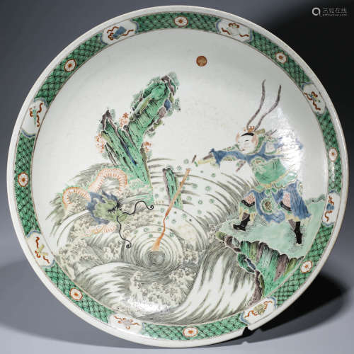 A CHINESE WUCAI PORCELAIN EIGHT TREASURE DISH