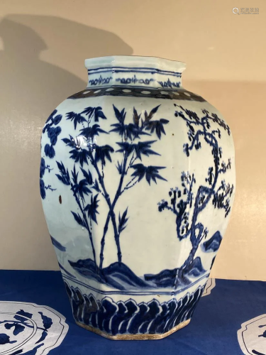 Chinese Blue White Porcelain Vase - Pine