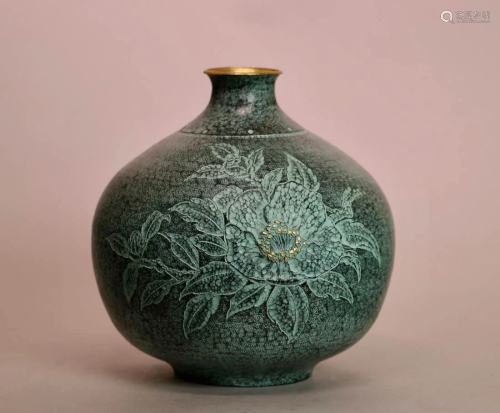 Japanese Modern Bronze Vase - Gilt Flower