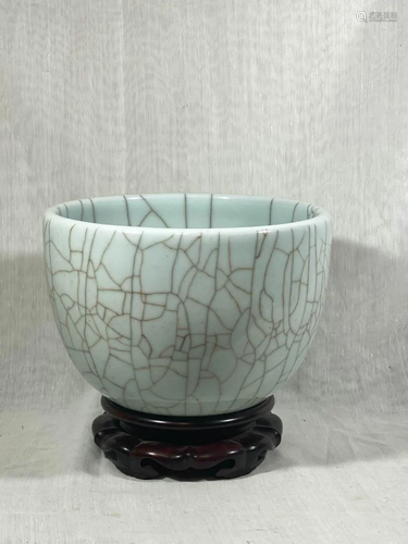 Chinese Ge Crackle Glazed Porcelain Scholar Bowl with