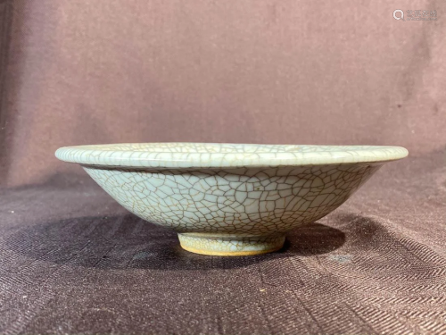 Chinese Ge Crackle Glazed Porcelain Bowl