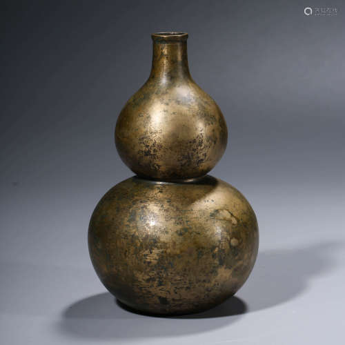 A CHINESE GILT-BRONZE DOUBLE-GOURD VASE