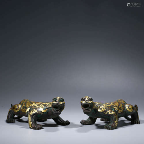 A PAIR OF CHINESE GOLD AND SILVER INLAID BRONZE BEASTS