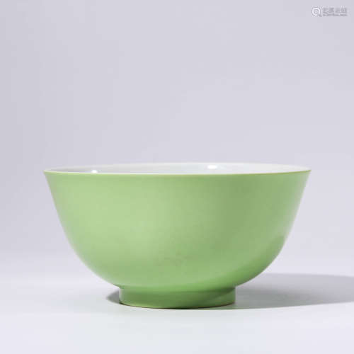 A CHINESE LIME YELLOW-GLAZED PORCELAIN BOWL MARKED QIAN LONG