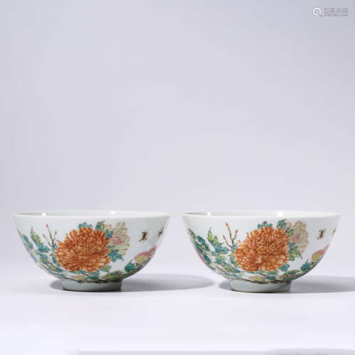 A PAIR OF CHINESE FAMILLE ROSE PORCELAIN POENY BOWS MARKED YONG ZHENG