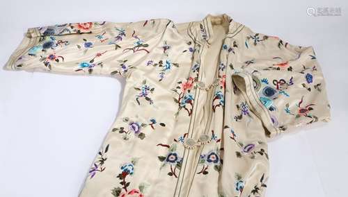 Silk kimono with embroidered foliate decoration