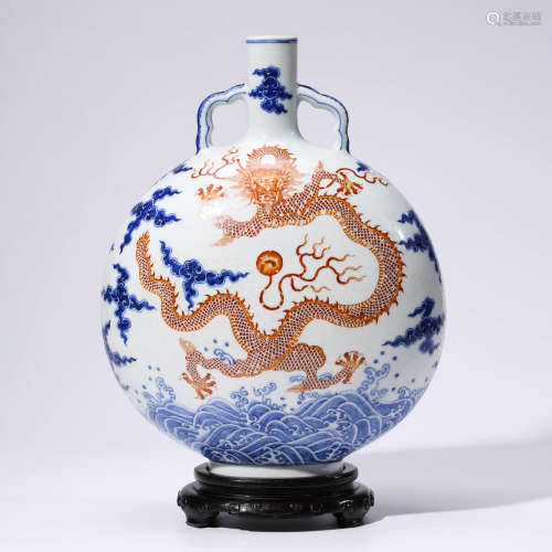 A CHINESE BLUE AND WHITE PORCELAIN DRAGON AND SEA MOONFLASK AND STAND MARKED QIAN LONG
