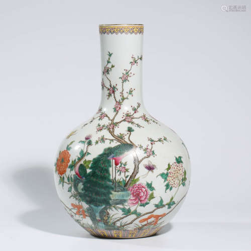 A CHINESE FAMILLE ROSE PORCELAIN POENY VASE MARKED QIAN LONG