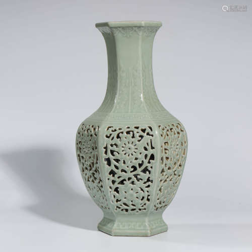 A CHINESE CELADON-GLAZED HEXAGONAL VASE MARKED QIAN LONG