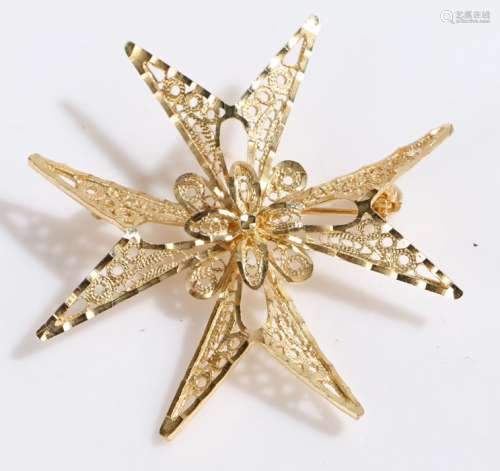 9 carat gold filigree Maltese cross brooch, 3.8g