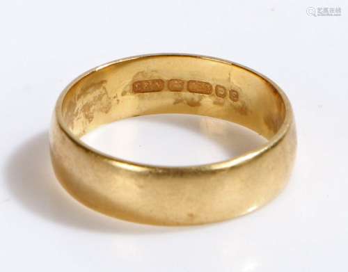18 carat gold wedding band, ring size O, 4.4g