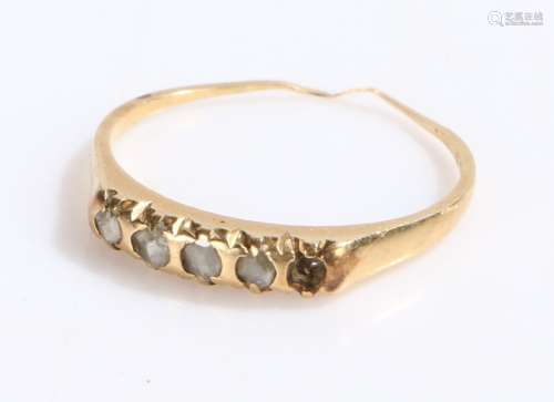18 carat gold rind diamond set ring, ring size M1/2, 1.7g